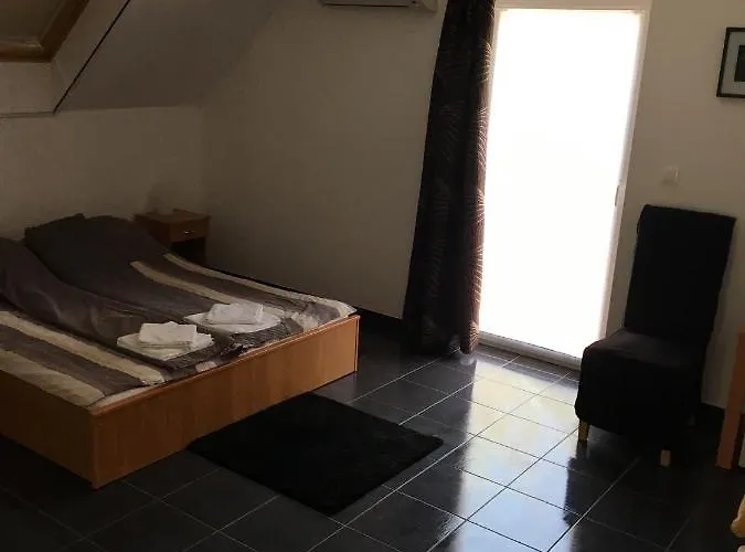 Bor-vendégház Pensión 4*